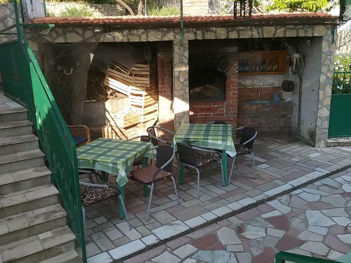 Apartmani Pisac Вис Екстериор снимка