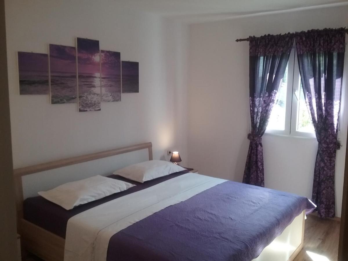 Apartmani Pisac Вис Екстериор снимка